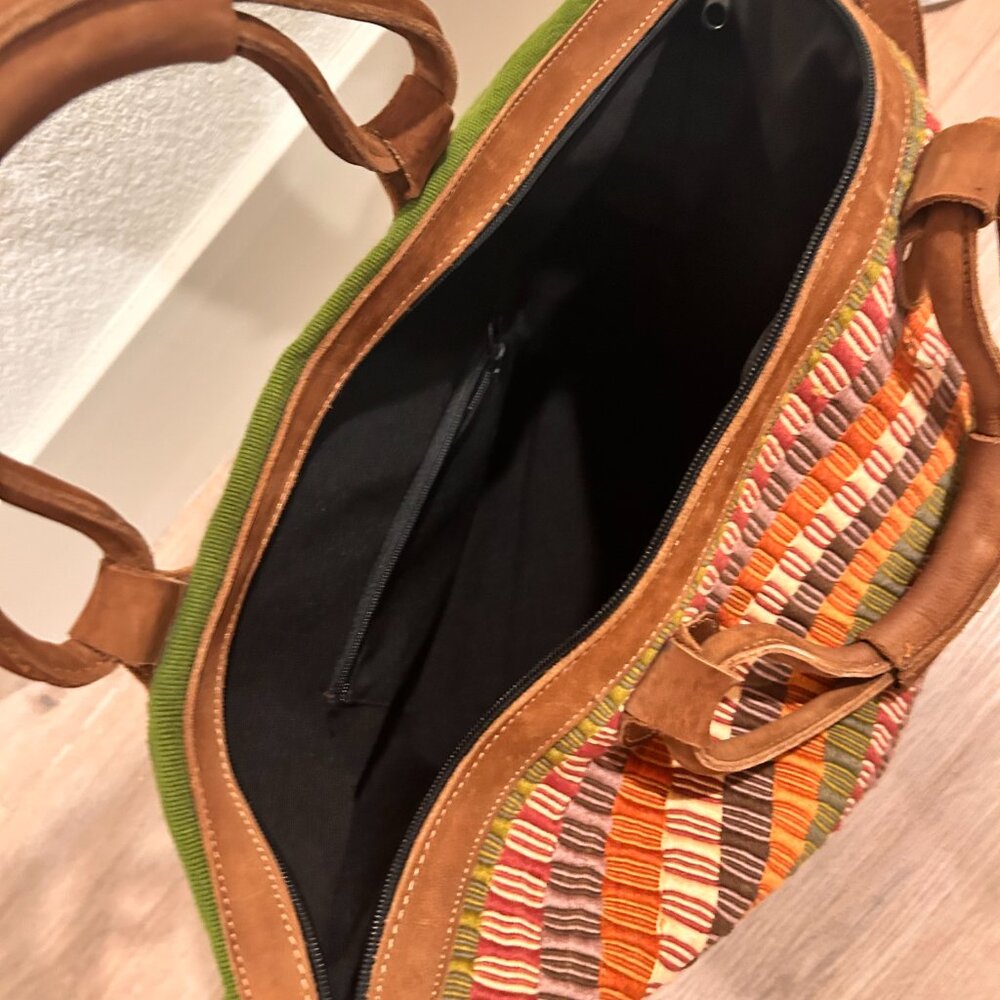 Sturdy handmade Guatemalan bag w/ zipper - Picture 6 of 8
